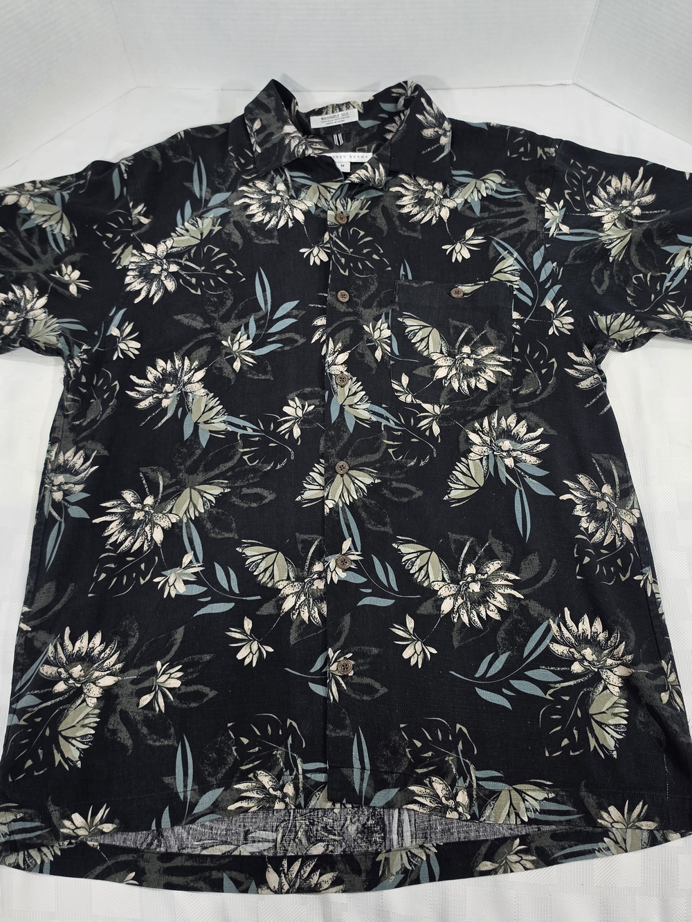 Men's Black Floral Short-Sleeve Button-Up Shirt